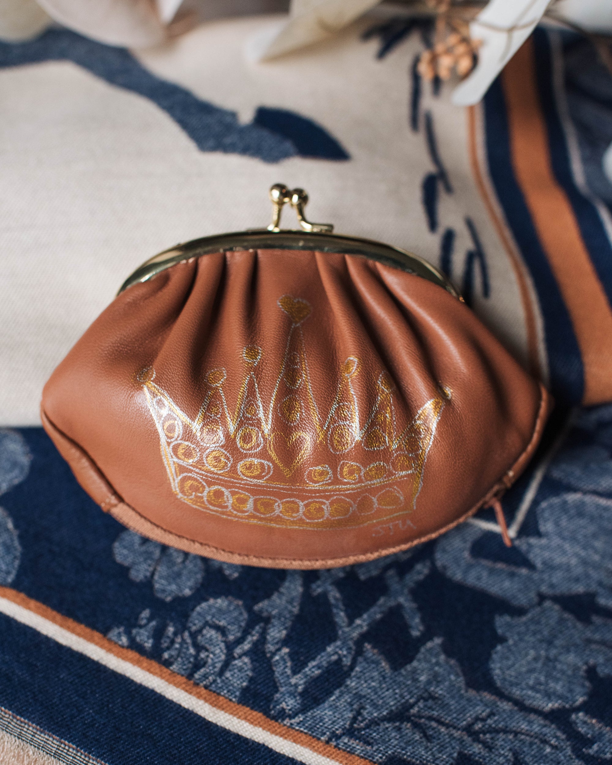 Royal Crown Leather Clasp Wallet